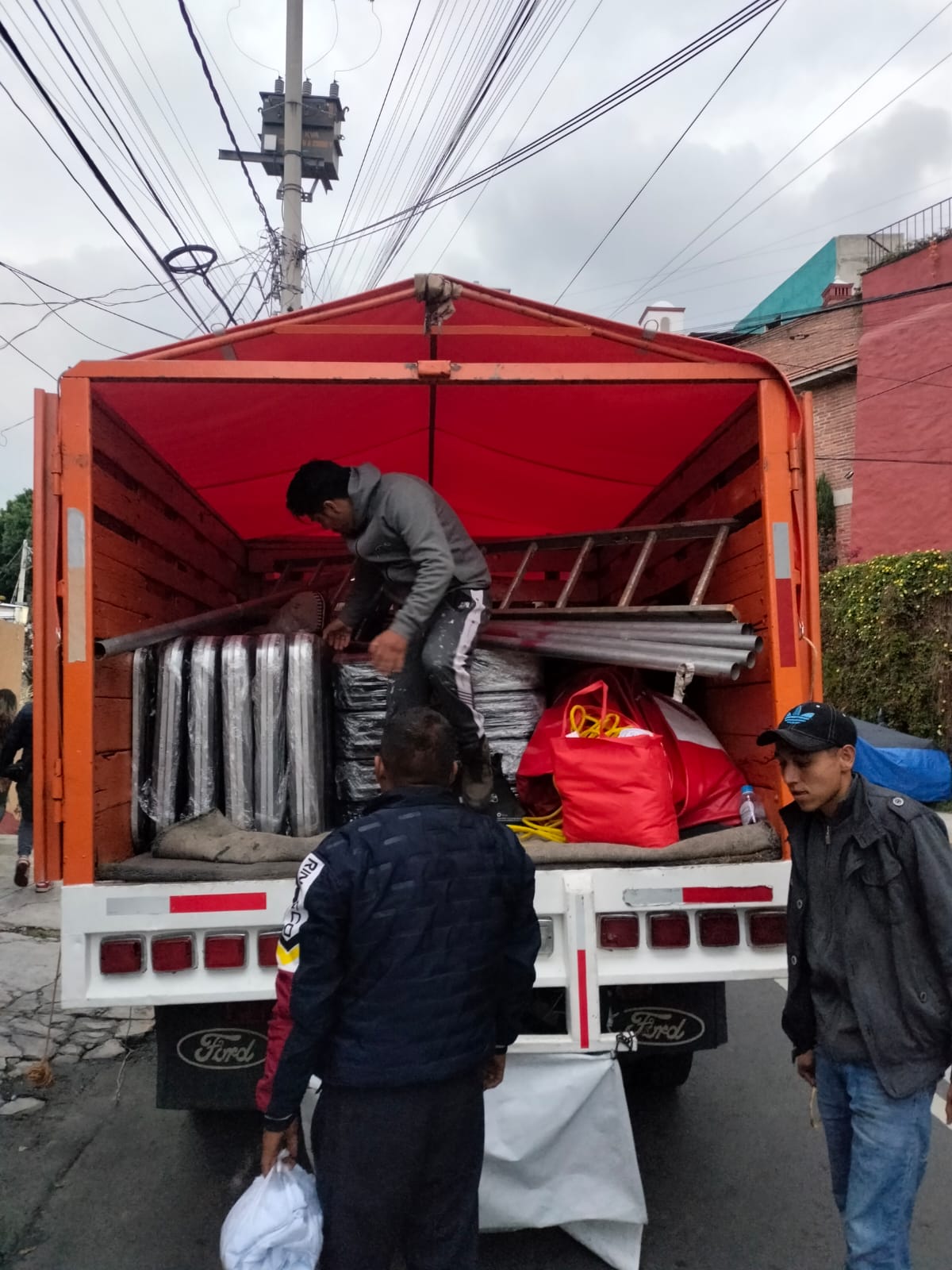 Renta de sillas y mesas